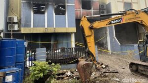 Bau Menyengat B3 Tercium di Lokasi Pabrik Pestisida Pencemar Sungai Cisadane
