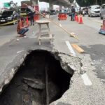 Jalan Sholeh Iskandar Bogor Amblas, Lubang Menganga Picu Kemacetan Parah