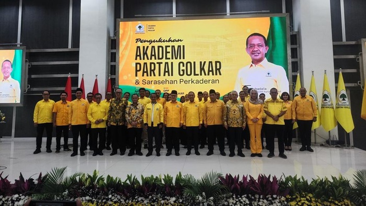 Bahlil Lahadalia Lantik Pengurus Akademi Partai Golkar, Hajriyanto Thohari Ditunjuk Jadi Direktur Bahlil Lahadalia Lantik Pengurus Akademi Partai Golkar, Hajriyanto Thohari Ditunjuk Jadi Direktur