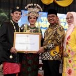 106 Pasangan di Tangerang Rayakan Pernikahan Massal dalam Bingkai Budaya Betawi