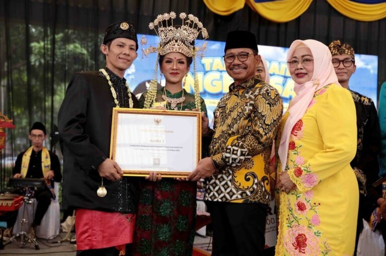106 Pasangan di Tangerang Rayakan Pernikahan Massal dalam Bingkai Budaya Betawi