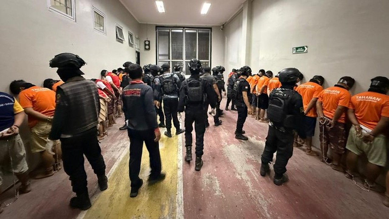 1.948 Napi Berisiko Tinggi Dipindahkan ke Nusakambangan untuk Pembinaan Khusus 1.948 Napi Berisiko Tinggi Dipindahkan ke Nusakambangan untuk Pembinaan Khusus