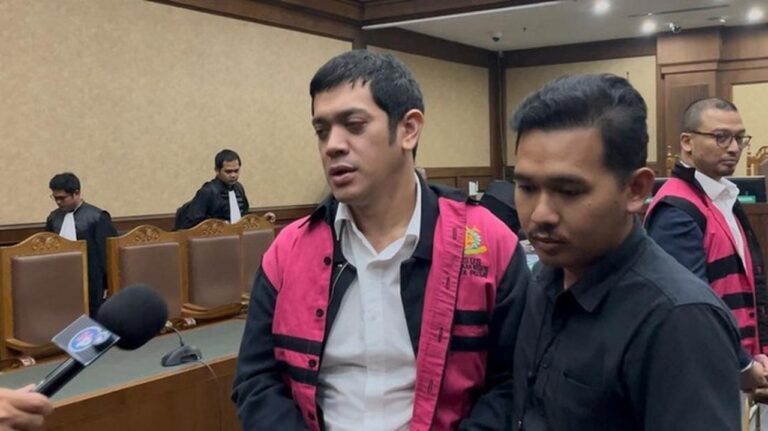 Anak Buron Riza Chalid Dituntut 18 Tahun Penjara, Memohon Keadilan ke Presiden Prabowo Anak Buron Riza Chalid Dituntut 18 Tahun Penjara, Memohon Keadilan ke Presiden Prabowo