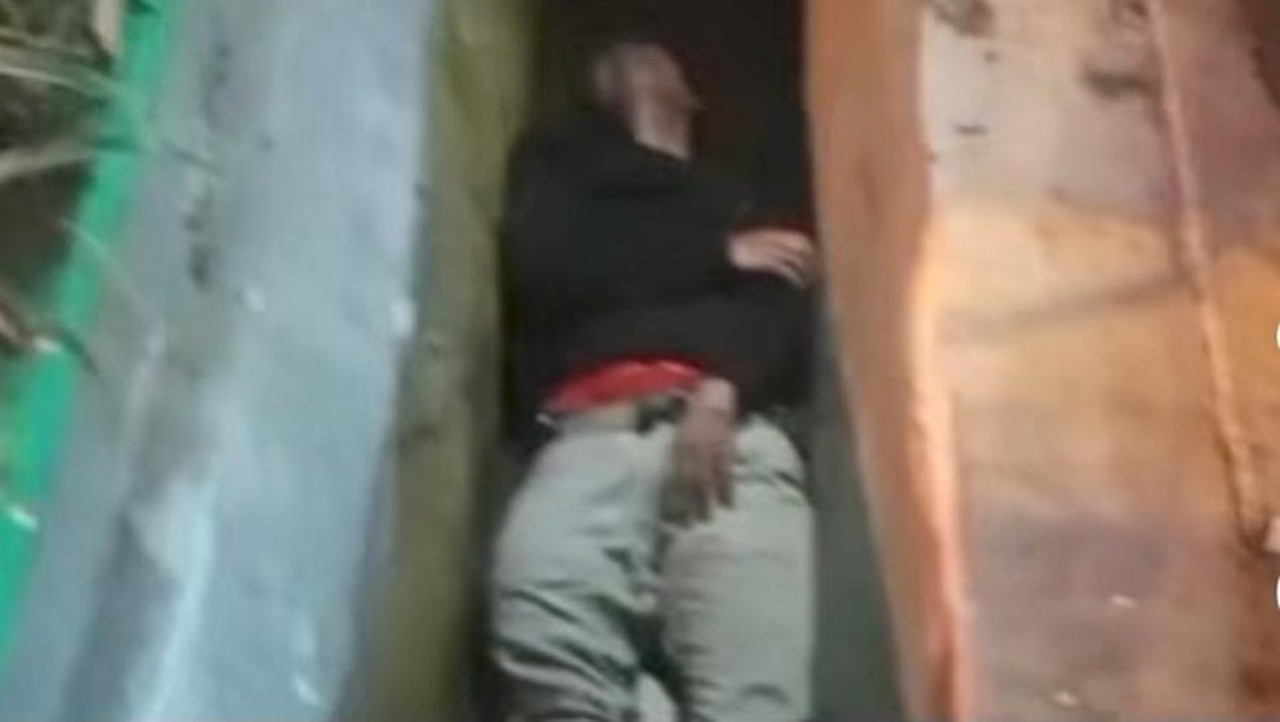 Tergelincir ke Selokan, Pengendara Motor di Bogor Alami Patah Kaki Setelah Tabrak Trotoar