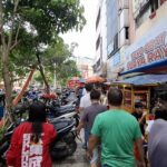 Trotoar Glodok Tergerus Lapak PKL dan Parkir Liar, Pejalan Kaki Terpaksa ke Jalan Raya