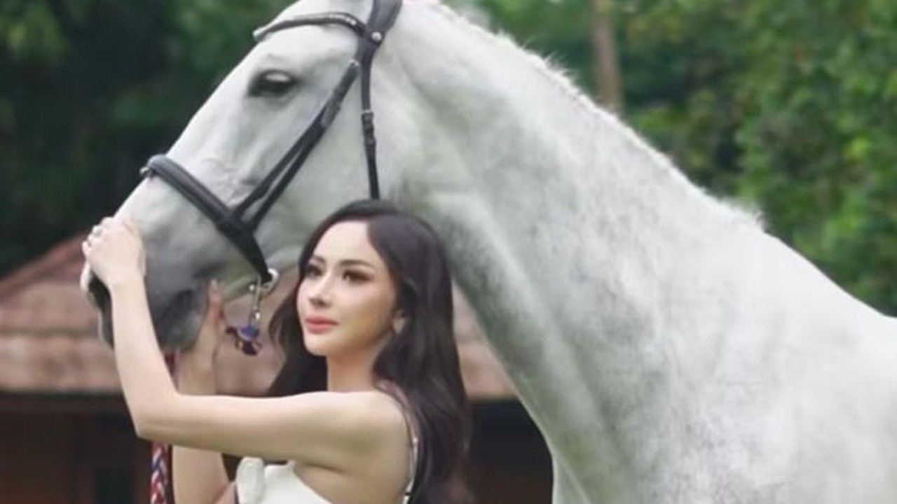 Apris Devita Tegaskan Guntur Triyoga Tak Pernah Menikah dengan Delia Yasmine Apris Devita Tegaskan Guntur Triyoga Tak Pernah Menikah dengan Delia Yasmine