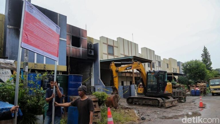 Pasca Kebakaran Gudang Pestisida, Kualitas Udara dan Air Sungai Cisadane di Tangsel Dipantau Ketat