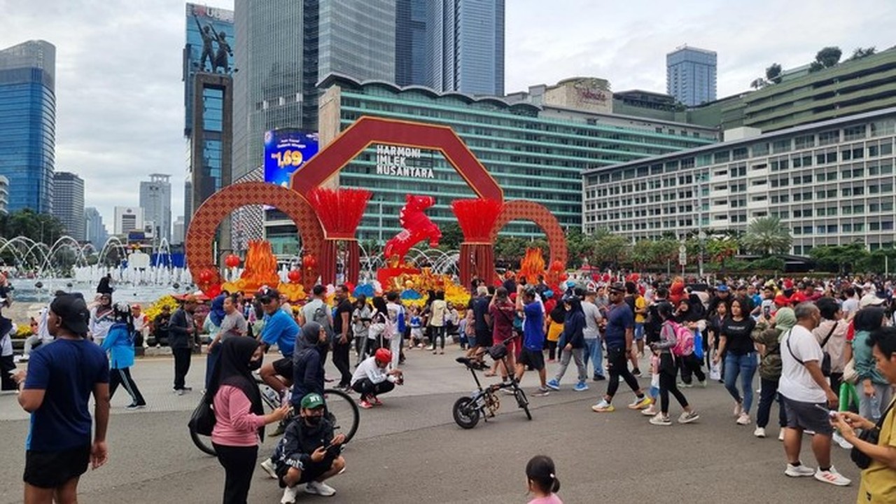 Warga Padati CFD Bundaran HI di Akhir Pekan Jelang Ramadan