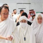 Megawati Doakan Suami Tercinta, Taufik Kiemas dan Surindro Supjarso, di Tanah Suci