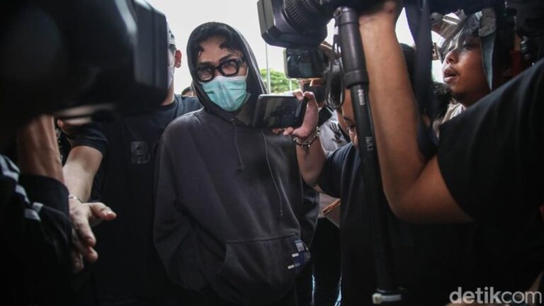 Onadio Leonardo Prioritaskan Keluarga, Rela Tinggalkan Panggung Hiburan Demi Istri dan Anak Onadio Leonardo Prioritaskan Keluarga, Rela Tinggalkan Panggung Hiburan Demi Istri dan Anak