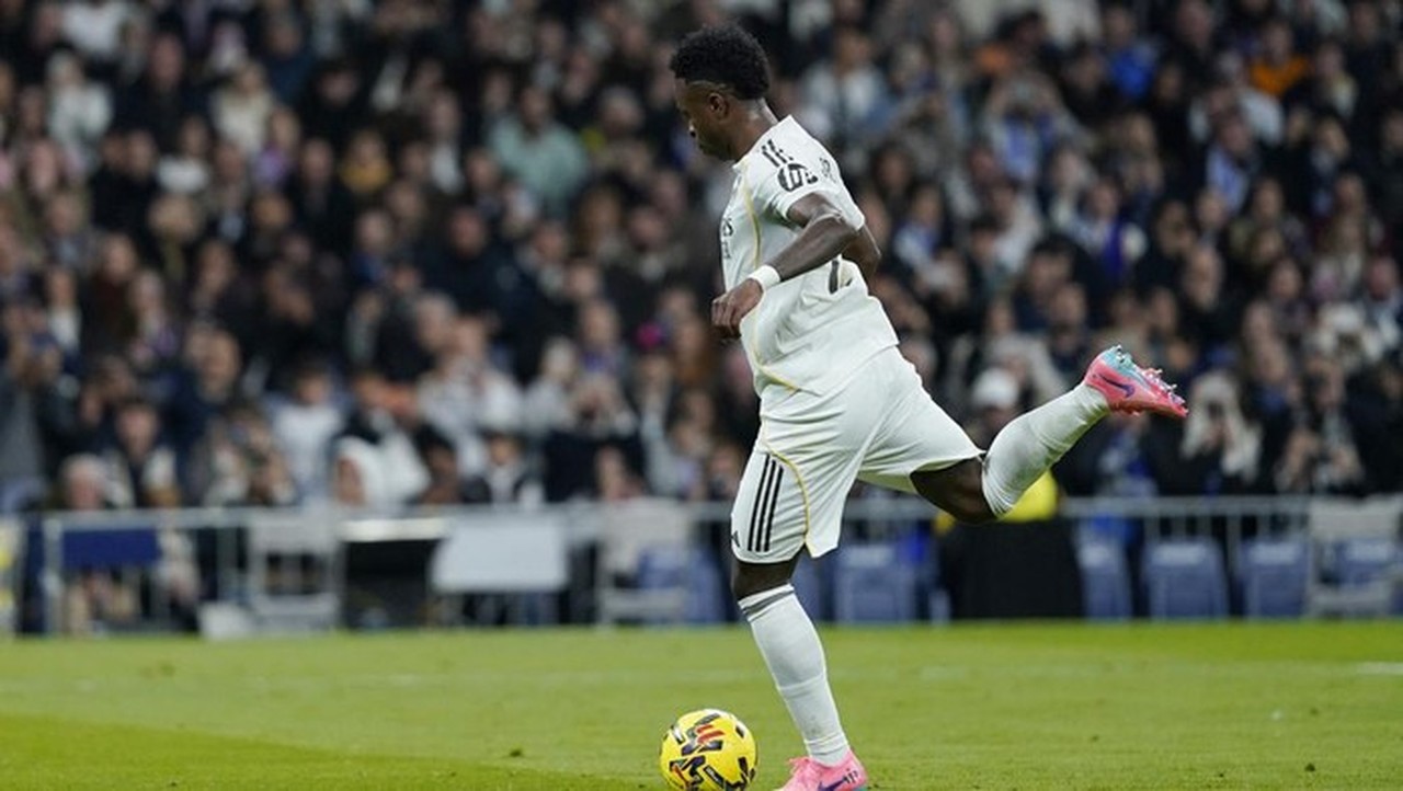 Vinicus Junior Mencetak Gol Penalti Untuk Real Madrid. (foto: Reuters/ana Beltran)