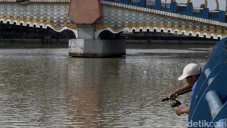 Sungai Cisadane Tercemar Pestisida Pasca Kebakaran Gudang, Risiko Kesehatan Mengintai Sungai Cisadane Tercemar Pestisida Pasca Kebakaran Gudang, Risiko Kesehatan Mengintai
