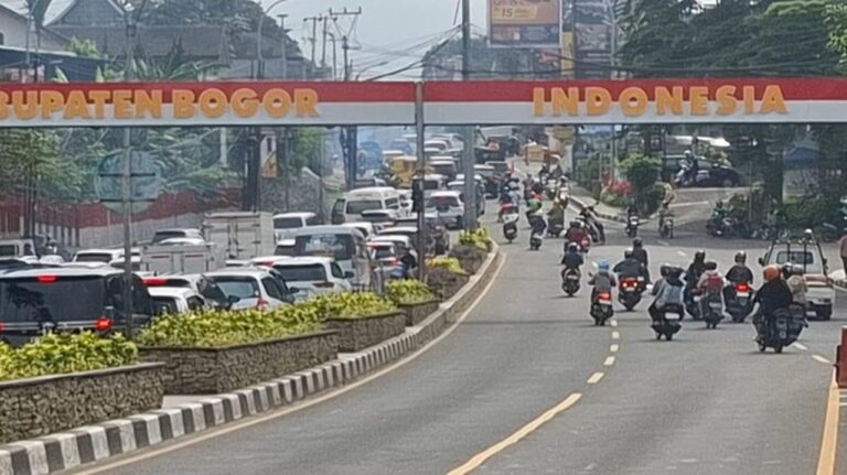 Libur Panjang Imlek, Polisi Terapkan One Way ke Puncak Bogor Antisipasi Lonjakan Kendaraan