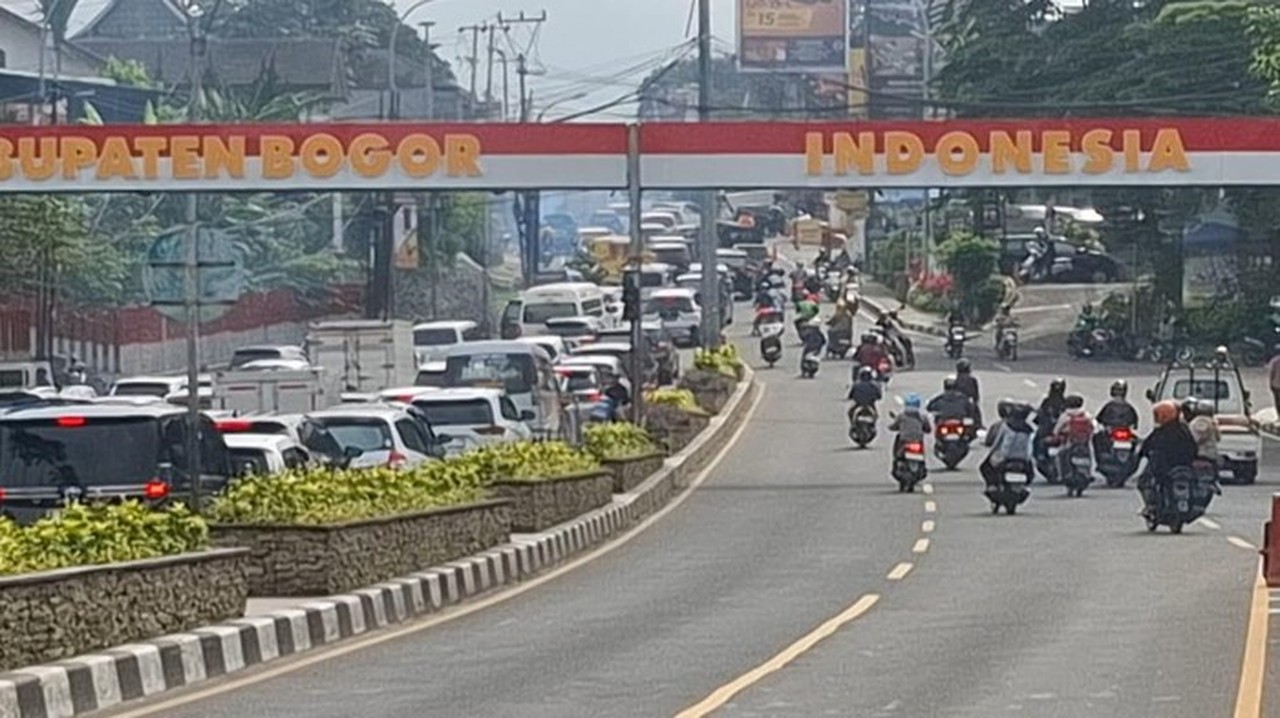 Libur Panjang Imlek, Polisi Terapkan One Way ke Puncak Bogor Antisipasi Lonjakan Kendaraan