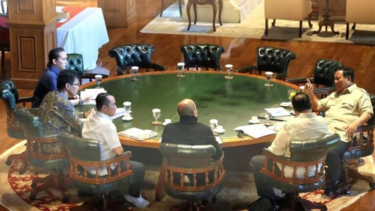 Prabowo Pimpin Rapat Strategi Perundingan Ekonomi RI-AS di Hambalang