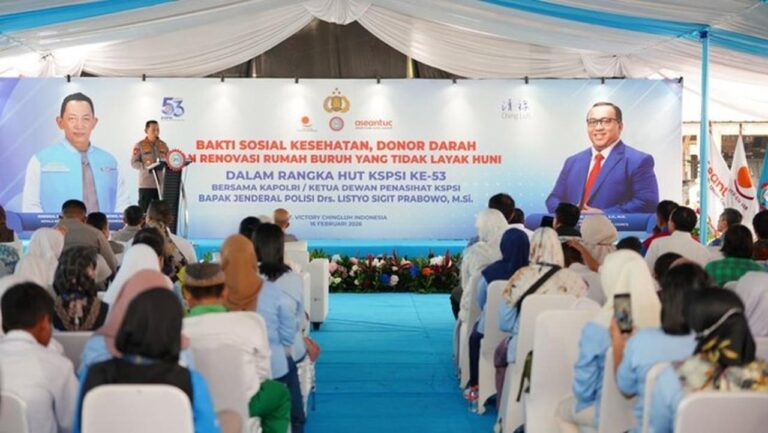 HUT Ke-53 KSPSI: Kapolri Jenderal Listyo Sigit Hadiri Bakti Sosial dan Bedah Rumah Buruh di Tangerang HUT Ke-53 KSPSI: Kapolri Jenderal Listyo Sigit Hadiri Bakti Sosial dan Bedah Rumah Buruh di Tangerang