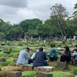 Tradisi Ziarah Makam Jelang Ramadan: Momen Pengingat dan Doa Keluarga di TPU Menteng Pulo