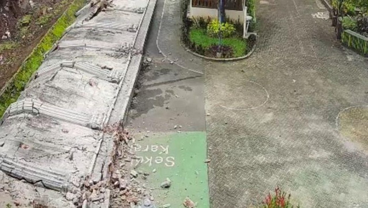Pagar Tembok SMPN 182 Roboh, Polisi Mediasi Pemilik dan Sekolah, Tak Ada Unsur Pidana