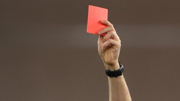 Kontroversi Kartu Merah di Serie A: Pemain Verona Diusir Wasit Gara-gara Protes