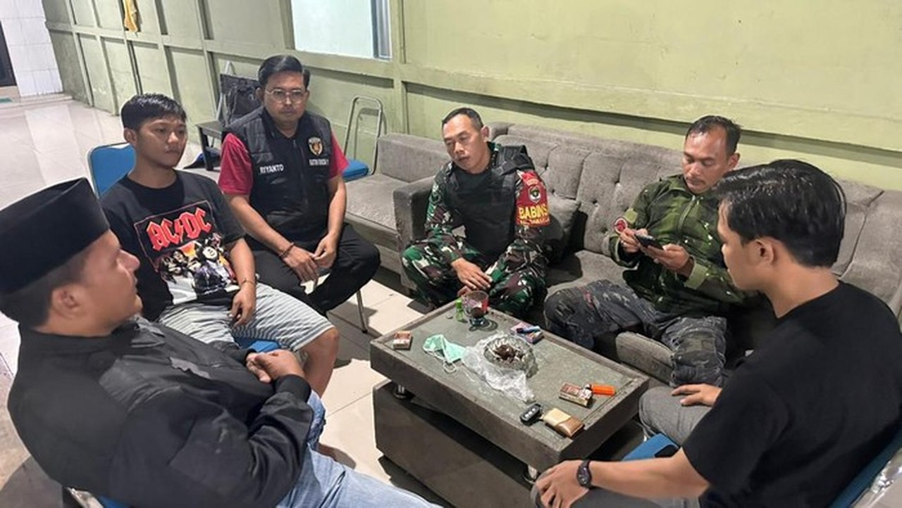 Tukang Sayur Protes Penertiban, Tumpuk Sayuran di Depan Rumah Camat Ciputat