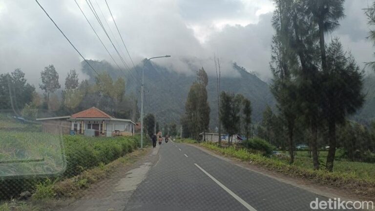 Tujuh Koper Wisatawan Thailand Hilang di Bromo, Pengelola Soroti Parkir Liar