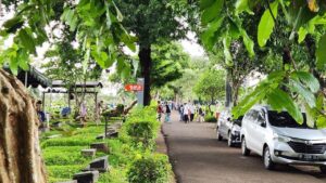 Jelang Ramadan, TPU Karet Bivak Jakarta Pusat Dipadati Peziarah