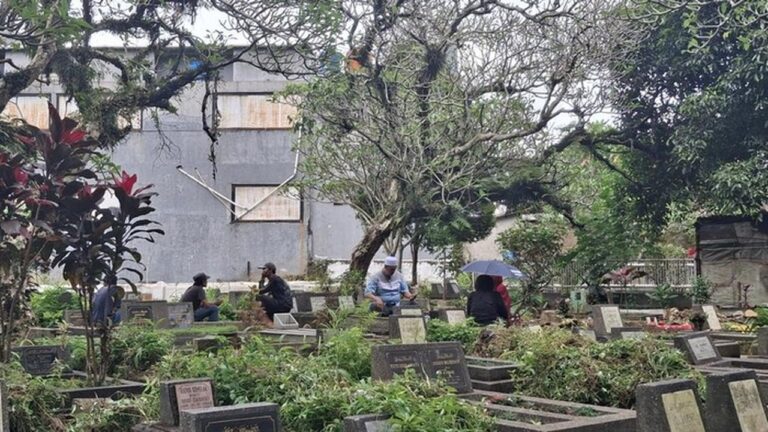 Menjelang Ramadan, TPU Dreded Bogor Dipadati Peziarah: Tradisi Ziarah Makam Jelang Puasa