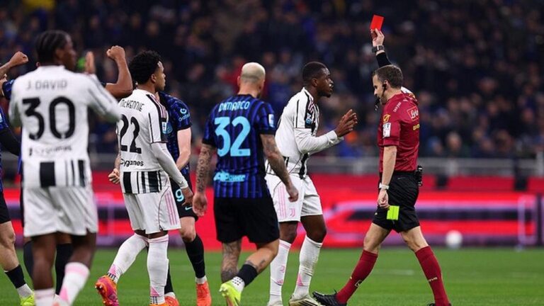 De Rossi Soroti Aturan VAR ‘Bodoh’ Usai Kartu Merah Kontroversial di Inter vs Juventus De Rossi Soroti Aturan VAR ‘Bodoh’ Usai Kartu Merah Kontroversial di Inter vs Juventus