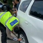 Apresiasi Kakorlantas untuk Polantas Cipularang yang Bantu Pengemudi Pecah Ban di Tol