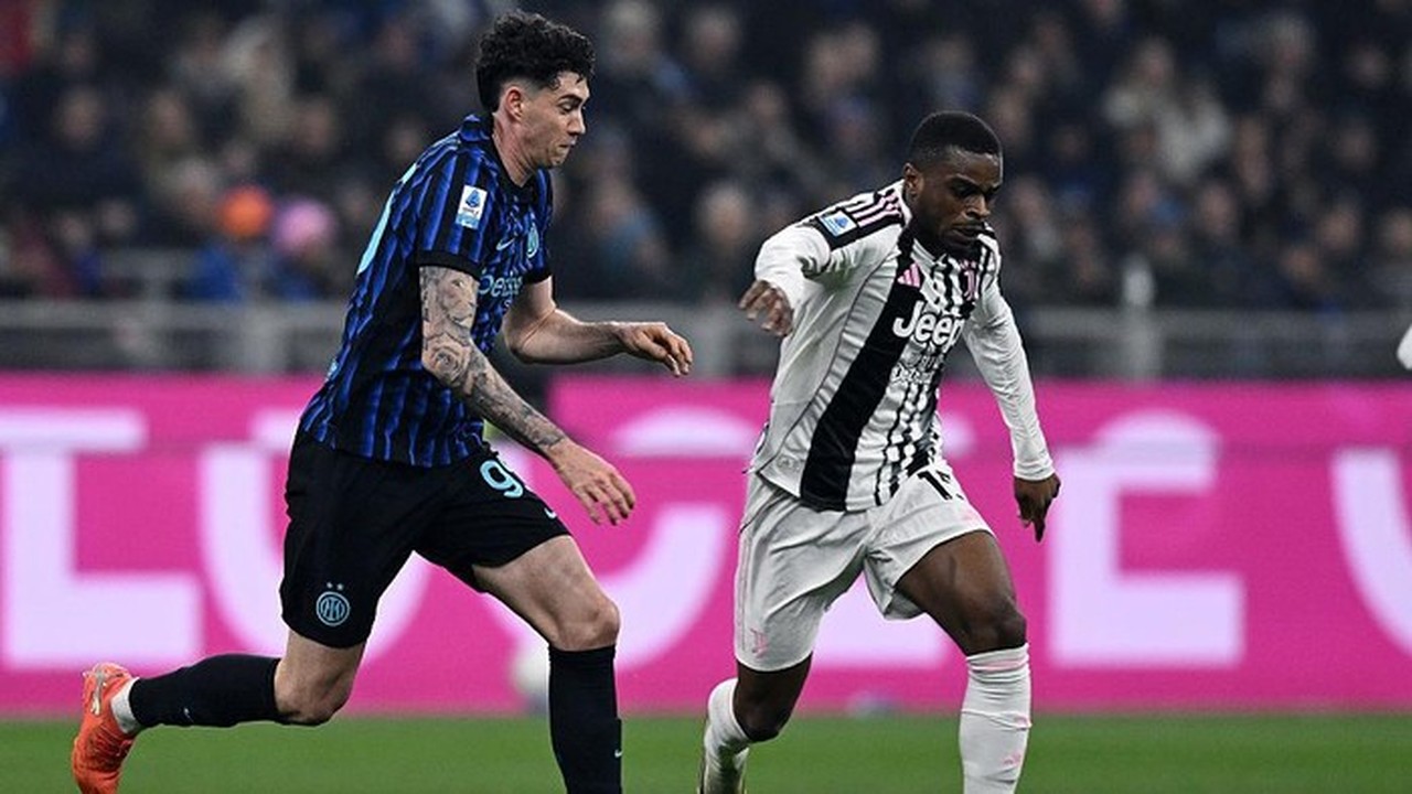 Alessandro Bastoni Minta Maaf Membuat Pierre Kalulu Dikartu Merah Saat Inter Milan Bertemu Juventus. (getty Images/image Photo Agency)