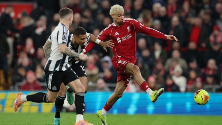 Wayne Rooney: Alexander Isak Seharusnya Khawatir dengan Performa Cemerlang Ekitike di Liverpool