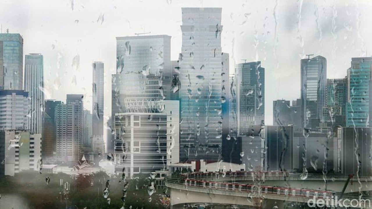 Hujan Guyur Jakarta di Hari Pertama Puasa, BMKG Prediksi Berlanjut Hingga Malam