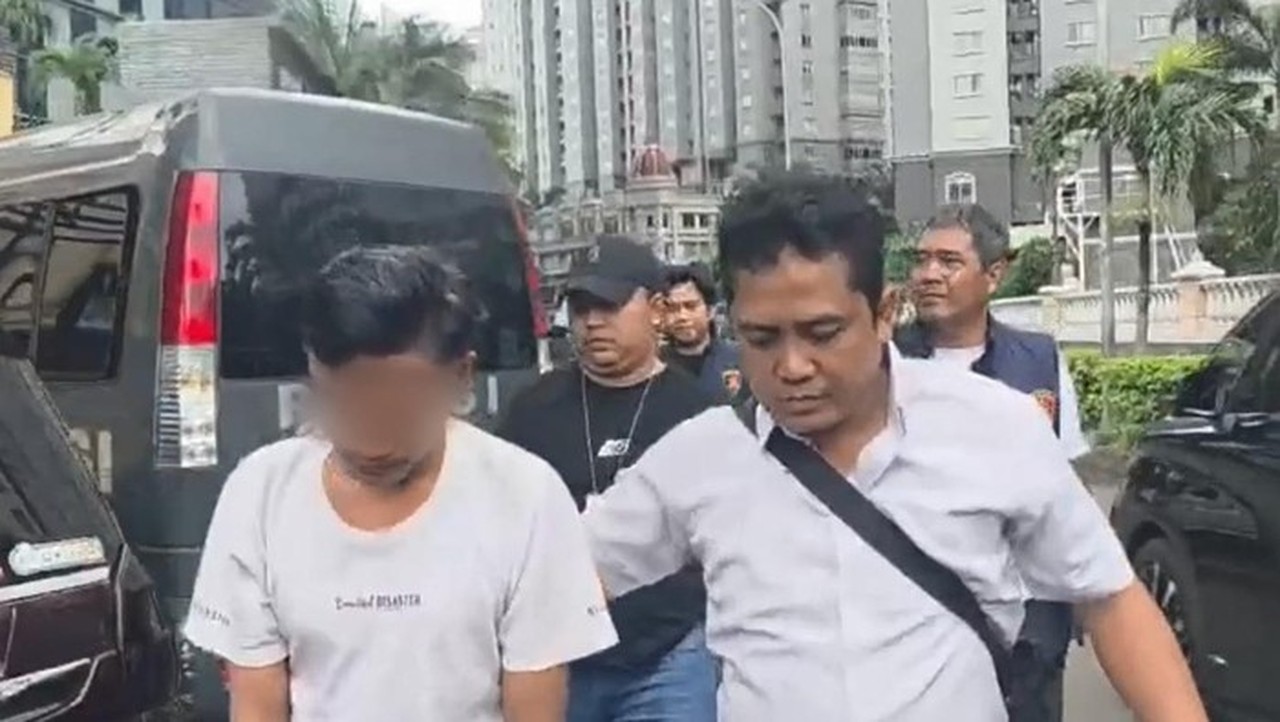 Foto: Polisi Menangkap Kuli Bangunan Yang Nekat Mencuri Motor Di Depan Kantor Pos Jakarta Barat. (dok. Istimewa)