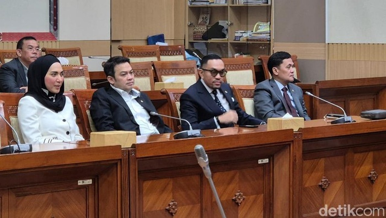 Ahmad Sahroni Kembali Jabat Wakil Ketua Komisi III DPR Gantikan Rusdi Masse Ahmad Sahroni Kembali Jabat Wakil Ketua Komisi III DPR Gantikan Rusdi Masse