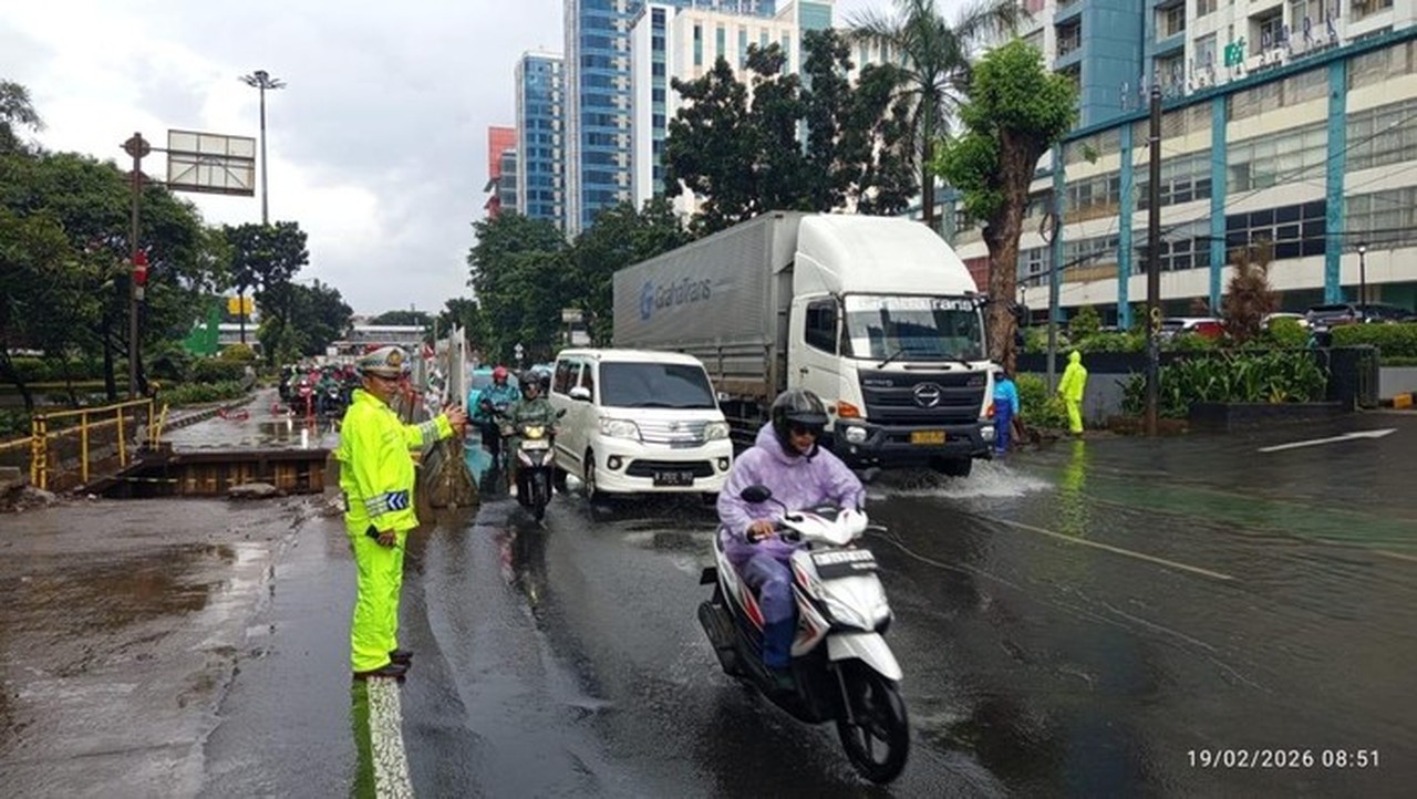 Banjir 15 Cm di Jl DI Panjaitan Jakarta Timur Surut, Lalin Arah Cempaka Putih Padat