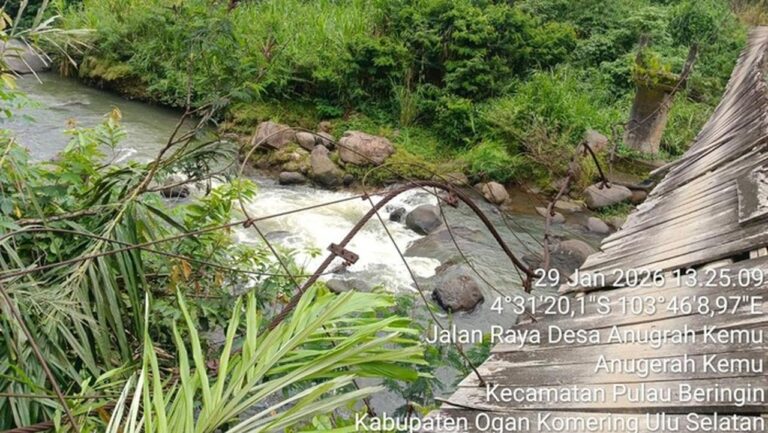 Jembatan Gantung di OKU Selatan Putus, 9 Warga Terjatuh dan Luka Berat