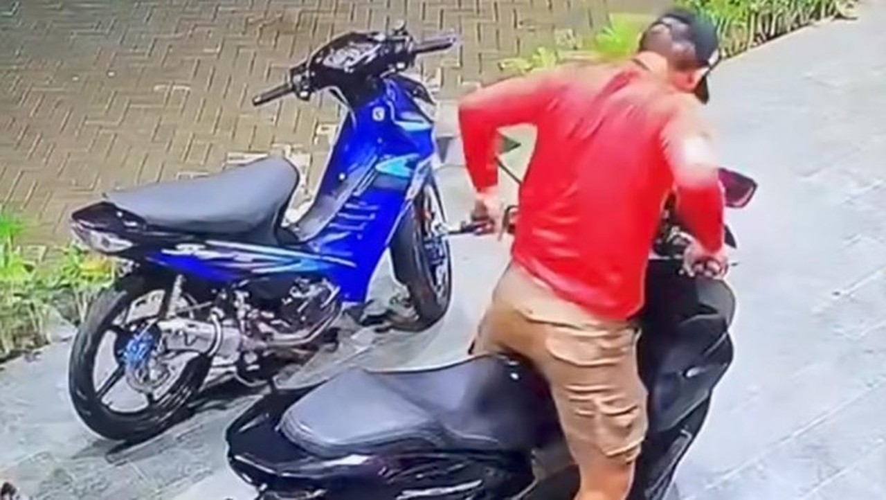 Viral Aksi Maling Motor di Puskesmas Matraman Jaktim, Polisi Lakukan Penyelidikan Intensif Viral Aksi Maling Motor di Puskesmas Matraman Jaktim, Polisi Lakukan Penyelidikan Intensif