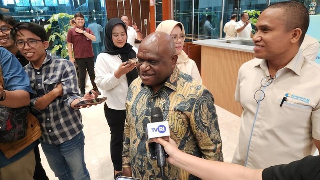 Natalius Pigai Serahkan Draf RUU Masyarakat Adat ke DPR, Target Rampung 2026