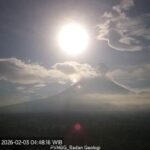 Gunung Semeru Kembali Erupsi, Kolom Abu Capai 700 Meter di Atas Puncak