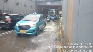 Underpass Simprug Kebayoran Terendam Banjir, Lalu Lintas Tersendat Setinggi 25 Cm