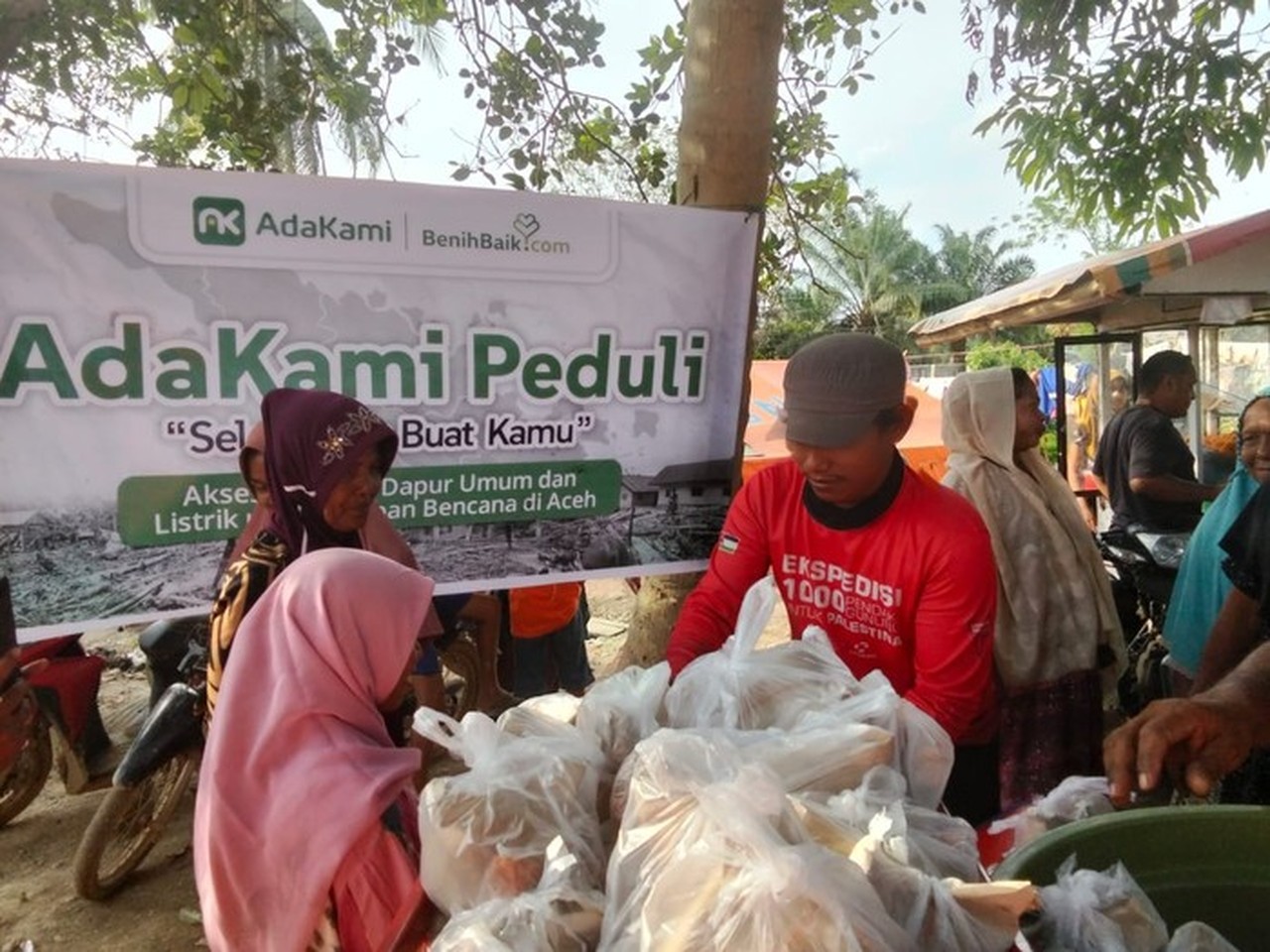 AdaKami Salurkan Bantuan Rp 1 Miliar dan Relaksasi Pinjaman untuk Korban Banjir Sumatra