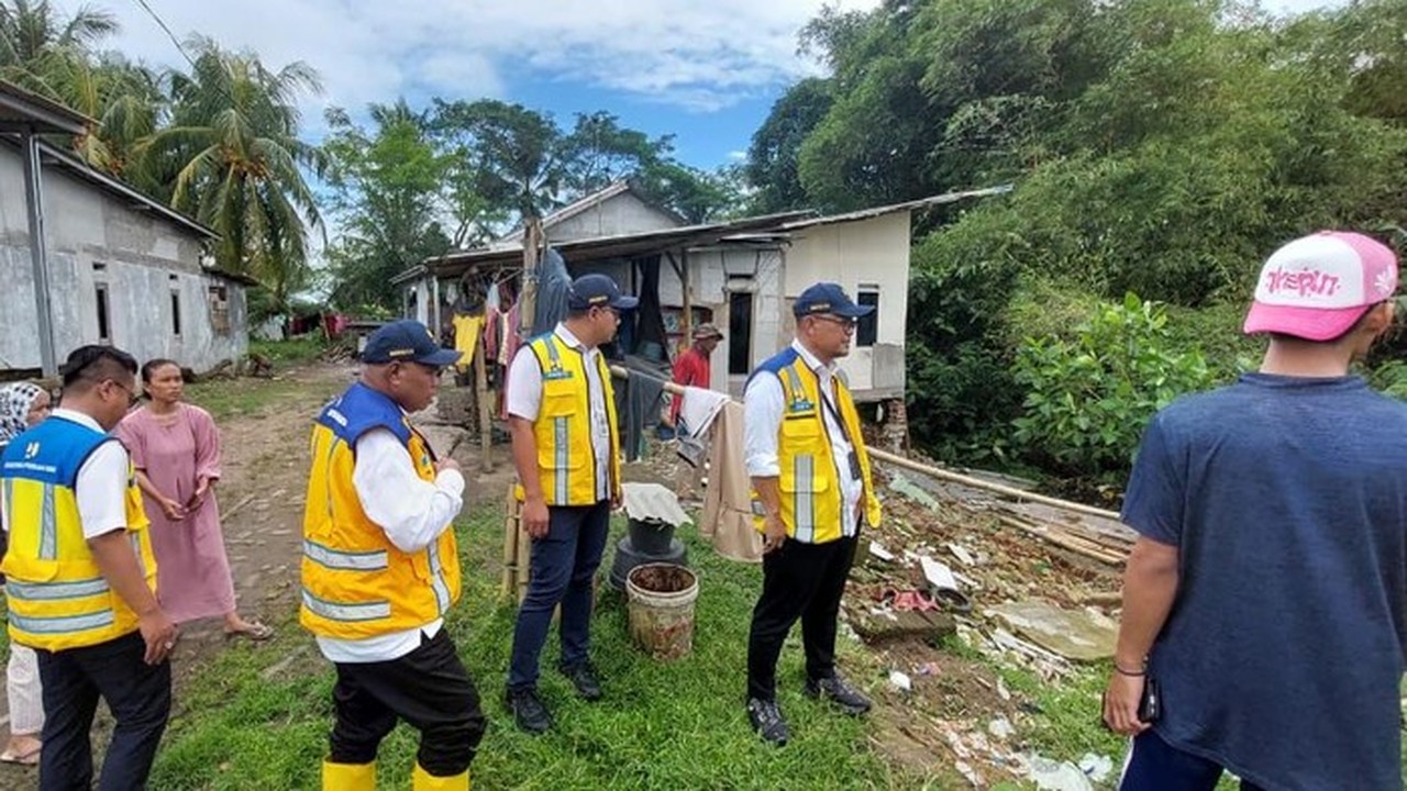 Longsor 200 Meter di Cisoka Tangerang Rusak 8 Rumah, BBWS C3 Perkuat Tanggul Sungai Longsor 200 Meter di Cisoka Tangerang Rusak 8 Rumah, BBWS C3 Perkuat Tanggul Sungai