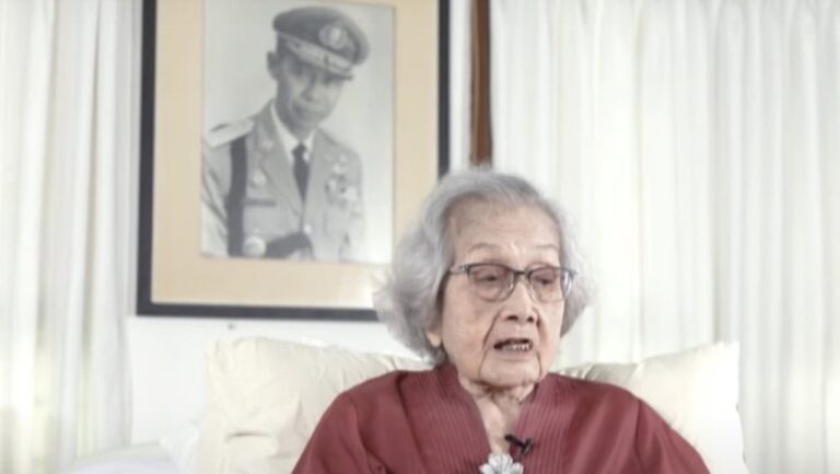 Meriyati Hoegeng, Istri Jenderal Hoegeng, Berpulang di Usia 100 Tahun Meriyati Hoegeng, Istri Jenderal Hoegeng, Berpulang di Usia 100 Tahun