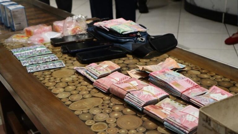 Polisi Bekasi Gagalkan Peredaran Obat Keras, Empat Tersangka Dibekuk