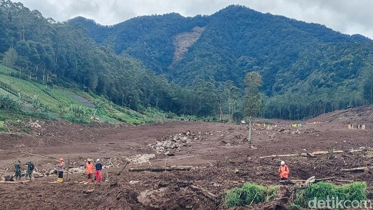 Longsor Cisarua: 6 Korban, Termasuk Anggota Militer, Masih Dicari Tim SAR BNPB