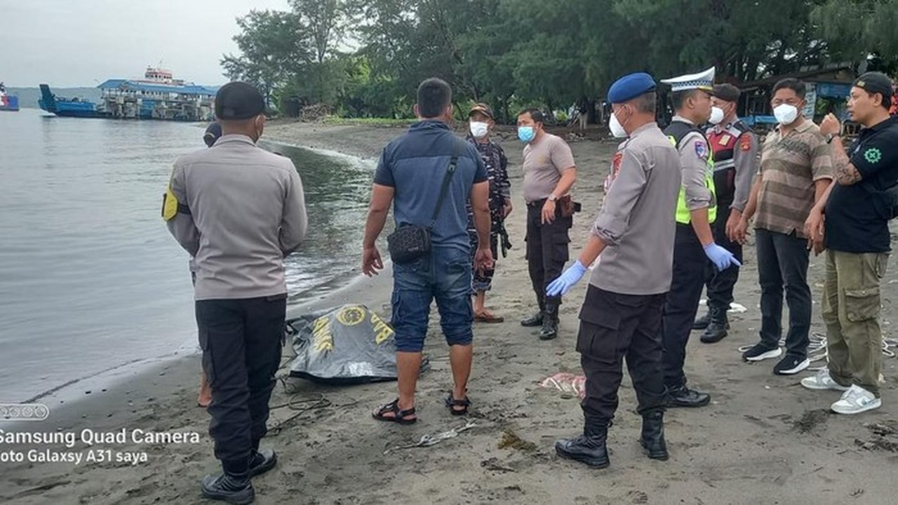 Jasad Tanpa Kepala Ditemukan Saat Evakuasi Bangkai Kapal KMP Tunu Jaya di Selat Bali Jasad Tanpa Kepala Ditemukan Saat Evakuasi Bangkai Kapal KMP Tunu Jaya di Selat Bali