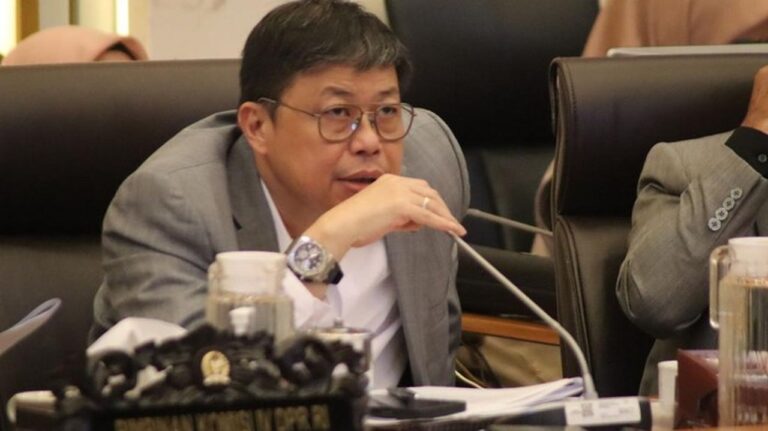 Waka Komisi IV DPR Desak KKP Kembalikan Sebagian Pendapatan VMS untuk Nelayan Kecil