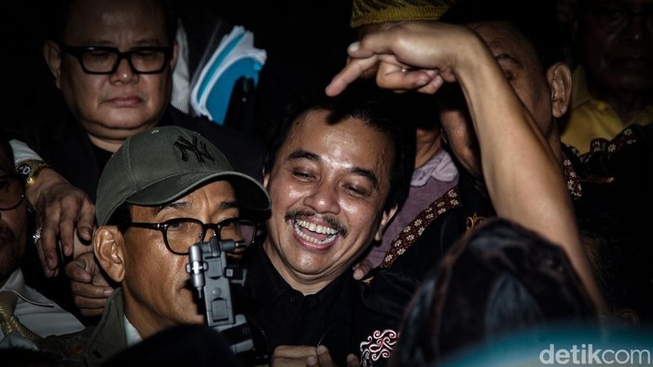 Roy Suryo dkk Ajukan Gugatan ke MK, Persoalkan Pasal KUHP dan UU ITE Terkait Kritik Pejabat Roy Suryo dkk Ajukan Gugatan ke MK, Persoalkan Pasal KUHP dan UU ITE Terkait Kritik Pejabat