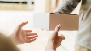 Pria Santai Curi Paket di Kalibata dengan Anak Istri, Polisi Lakukan Penyelidikan Intensif