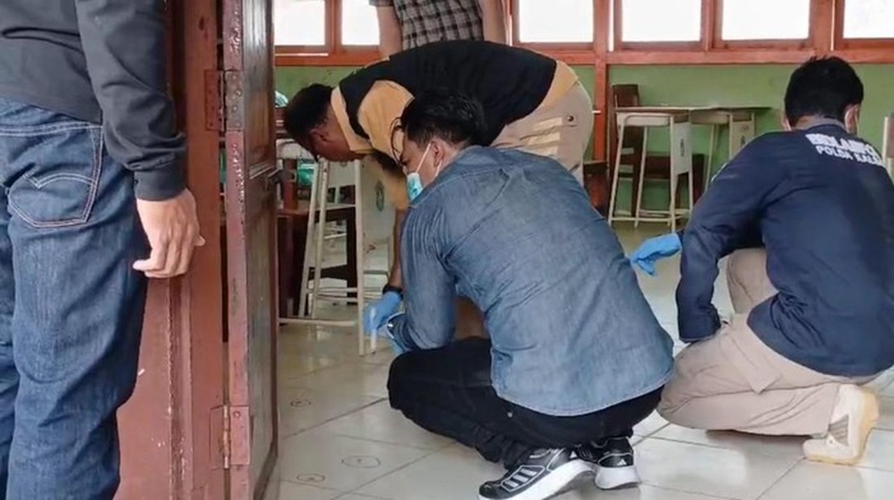 Siswa SMP di Kalbar Lempar Bom Molotov ke Sekolah, Diduga Akibat Masalah Keluarga Berat